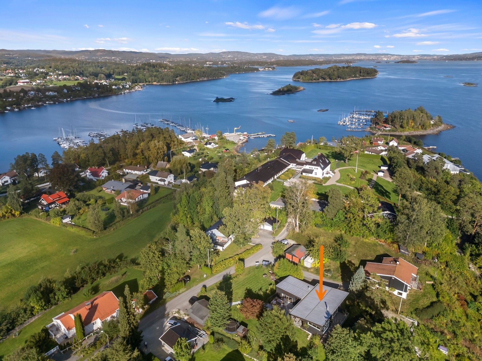 Få minutters gange til nærmeste marina, som er Børsholmen. Galleribilde
