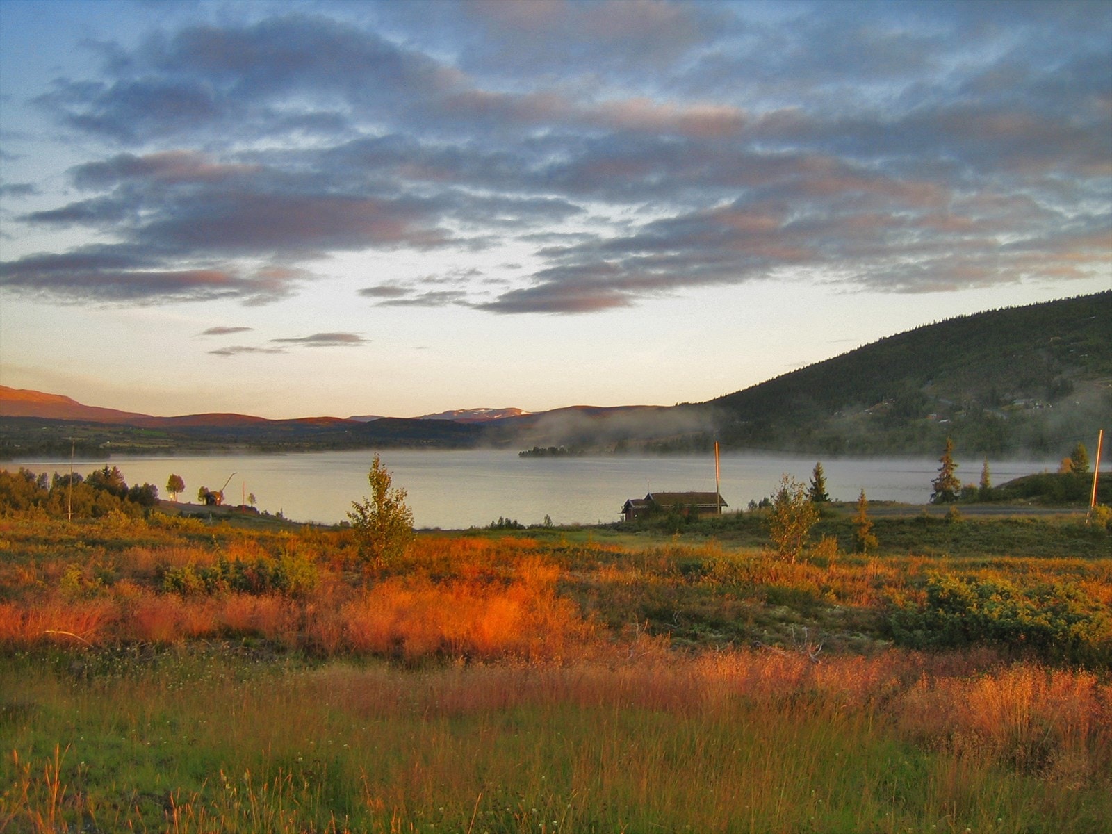 På Vaset er det mulig å leie både båt og kano. Bildet viser Vasetvatnet en fin høstdag. Galleribilde