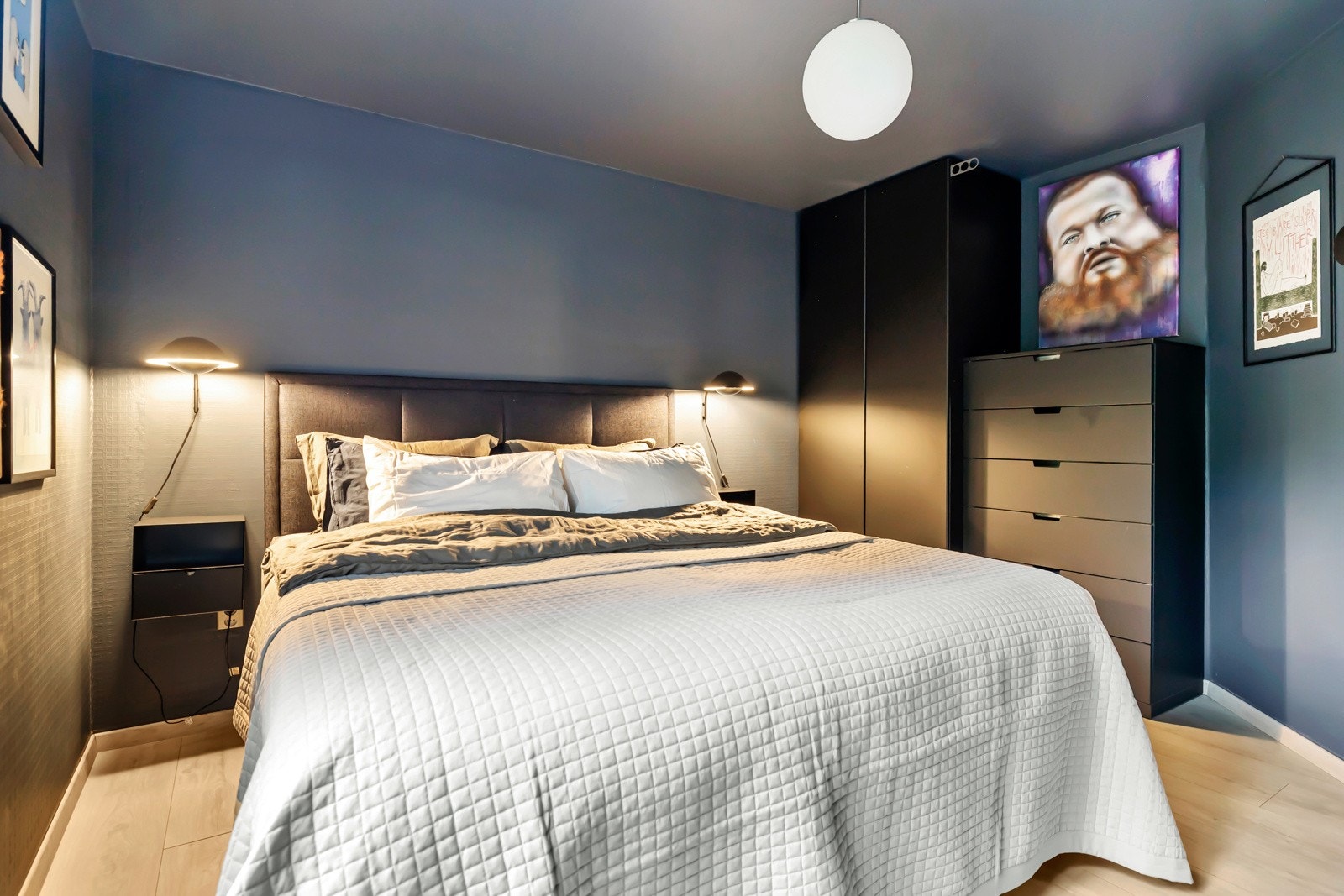 Her er det rikelig med skapplass. Galleribilde