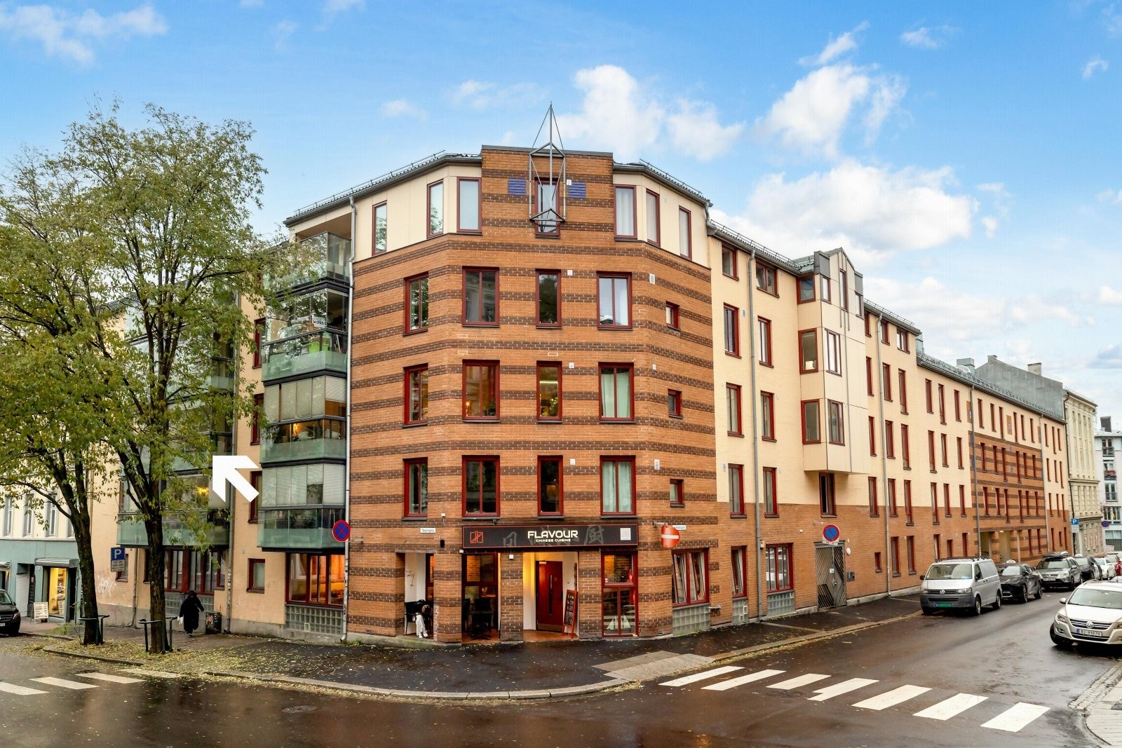 Leiligheten ligger i byggets 3. etasje og har en sentral beliggenhet med nærhet til alt du trenger i hverdagen. Galleribilde