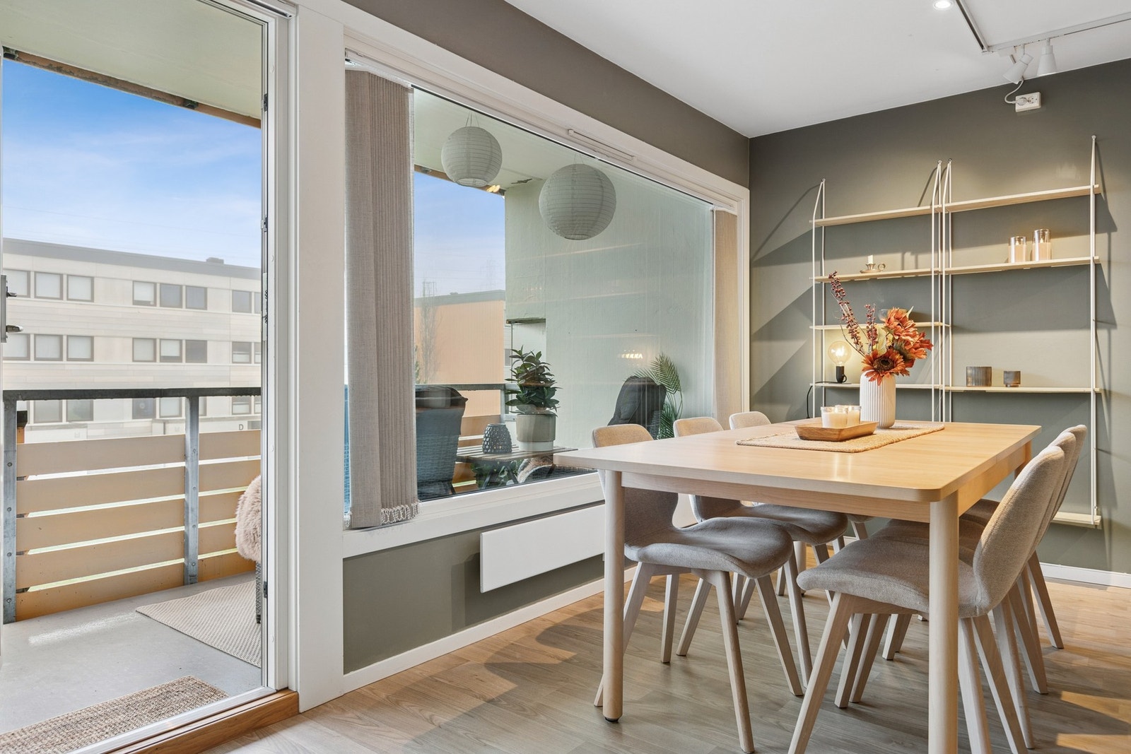 Fra stuen har du direkte adkomst til verandaen. Galleribilde