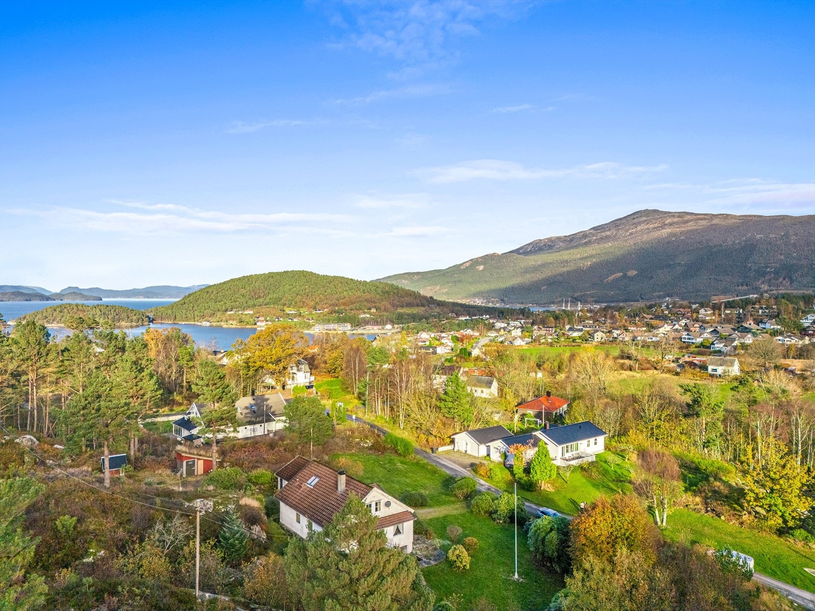 Landlig beliggenhet på Sunde, med kort vei til Husnes Sentrum Galleribilde