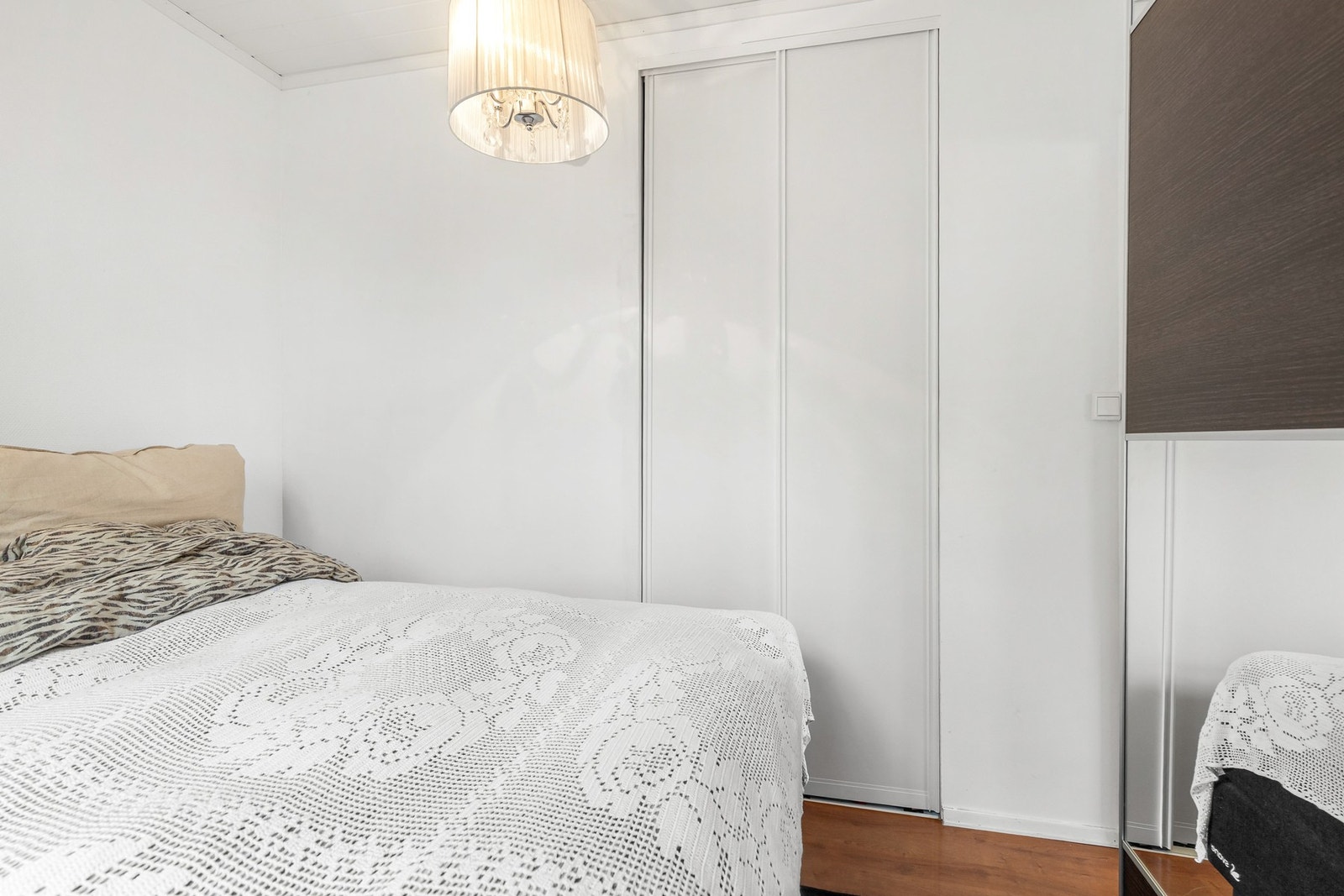 Fra soverommet er det også praktisk adkomst til walk-in garderobe Galleribilde