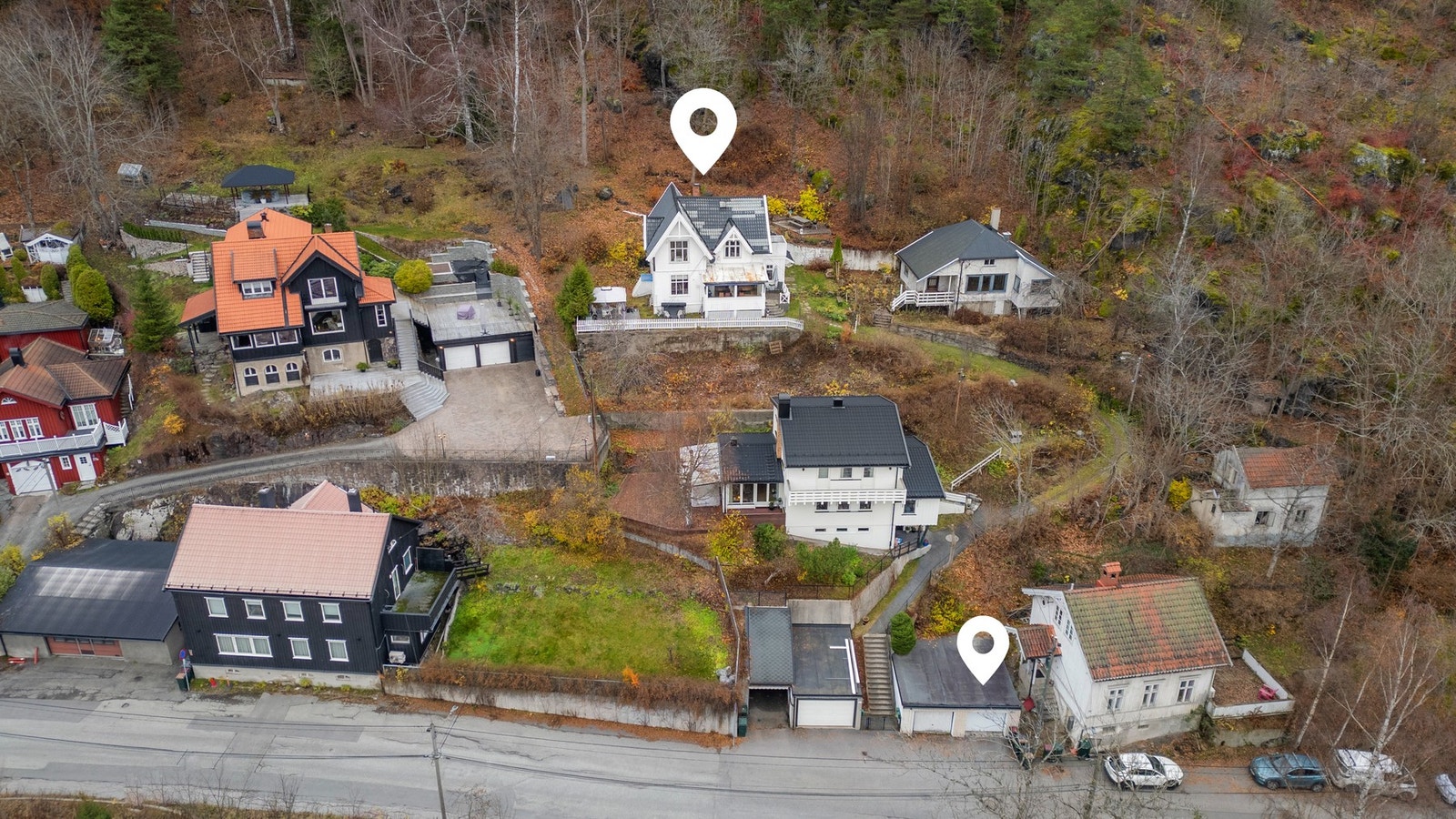Boligen har en fin beliggenhet grensende mot marka. Tilhørende garasje langs Bergstien. Galleribilde