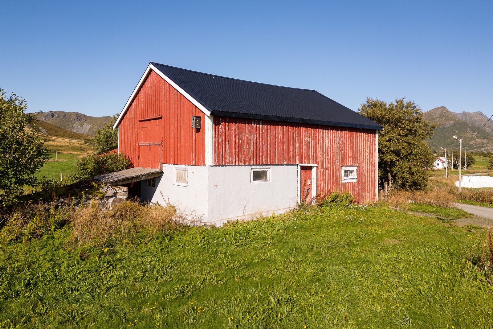 Eldre fjøsbygning med ukjent byggeår. Galleribilde