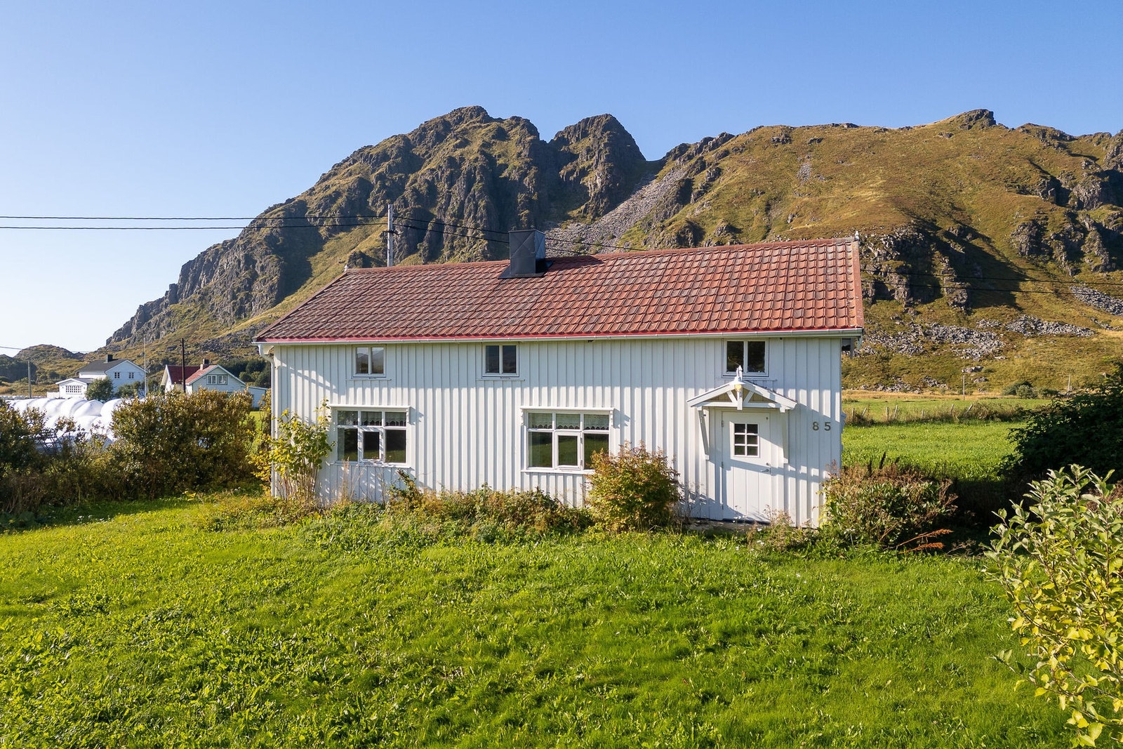 Søbergsveien nr. 85 er et eldre våningshus med ukjent byggeår. Våningshuset har vært benyttet som fritidsbolig, og er fornyet senere år. Hage med plen, trær og beplantning rundt boligen. Galleribilde