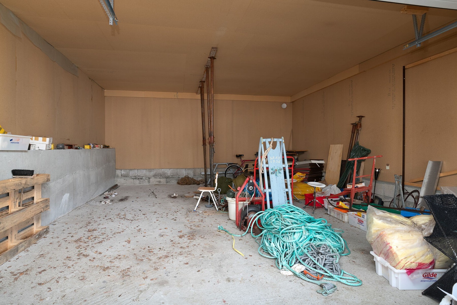 Garasjen innvendig. Galleribilde