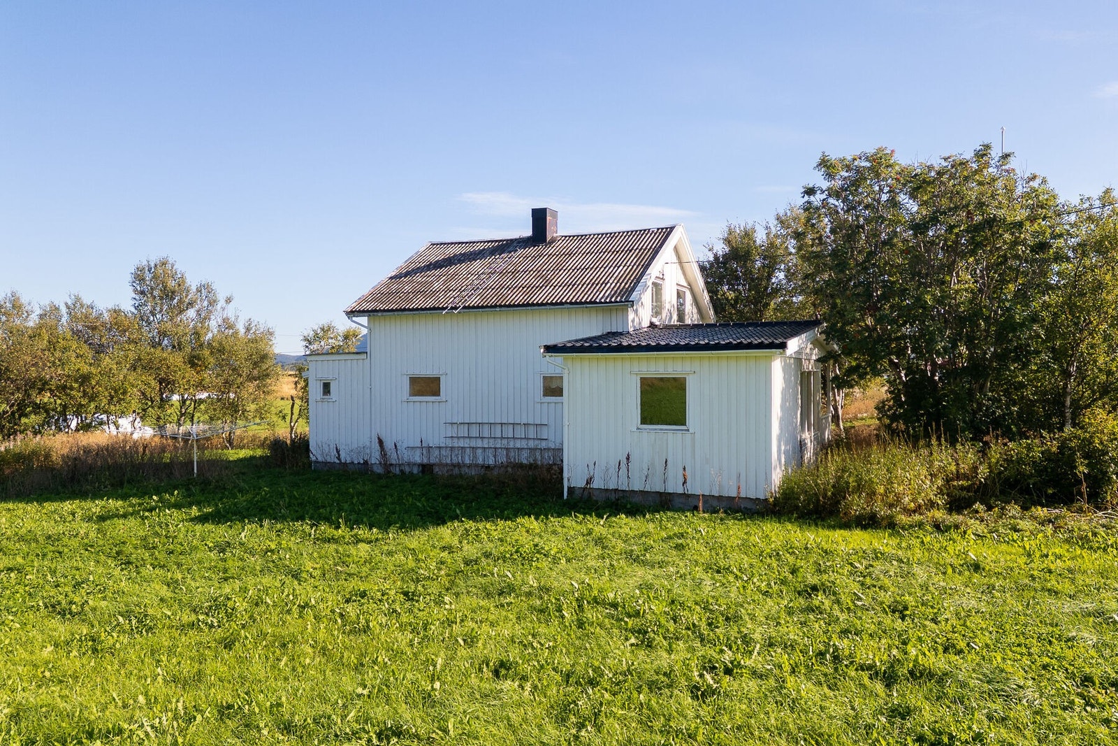 Boligen fremstår som jevnlig vedlikeholdt, selv om den har noe etterslep på vedlikehold og oppgraderinger. Galleribilde