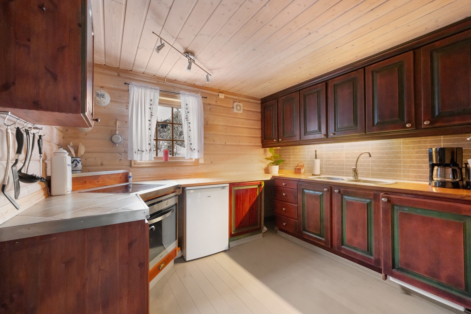 Koselig kjøkken i heltre Galleribilde