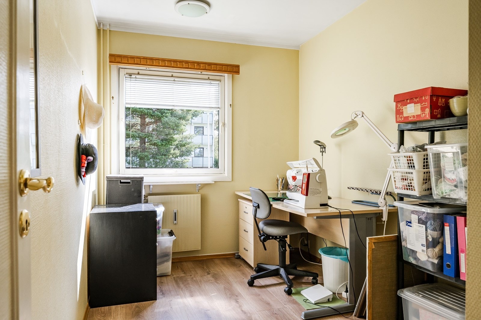 Soverom 3 er et tilsvarende rom med plass til både seng og kontorpult om ønskelig. Galleribilde