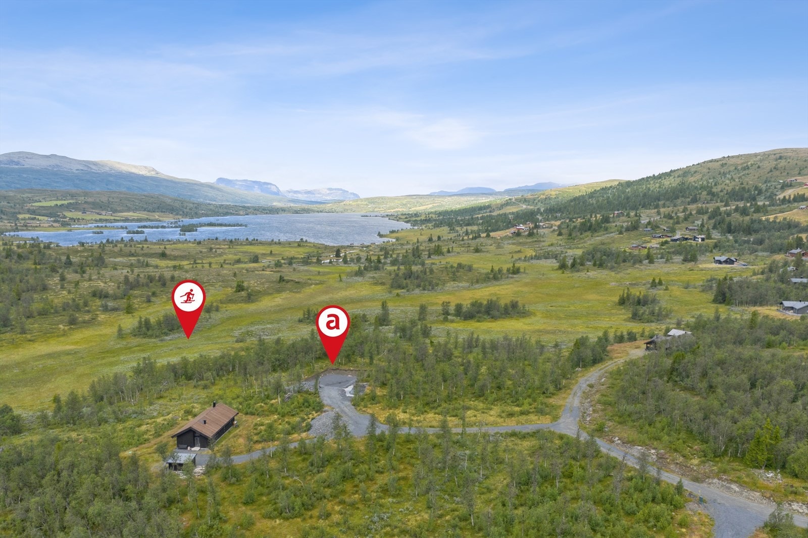 I naturskjønne omgivelser finner du denne høystandard hyttetomten, åpent og fritt beliggende ca. 915 moh. Den er omgitt av nydelig turterreng året rundt. Galleribilde