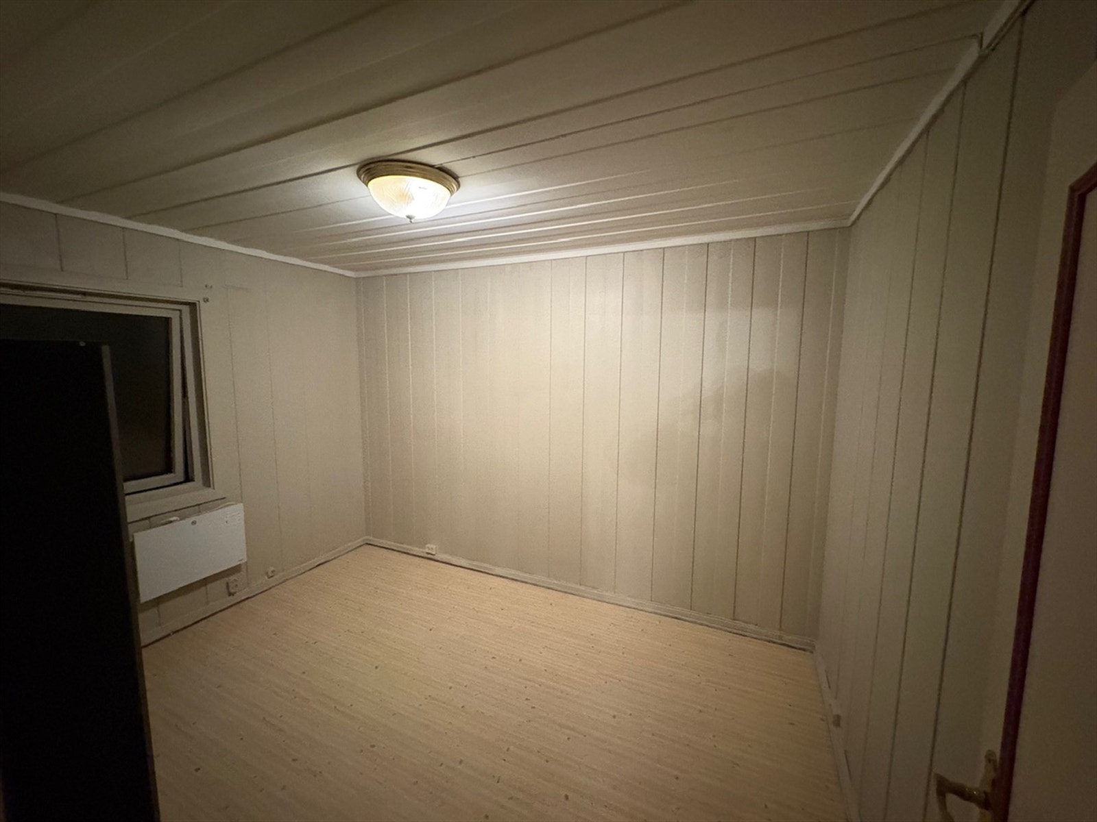 Soverom 2 - Lyst soverom med garderobeløsning. Galleribilde