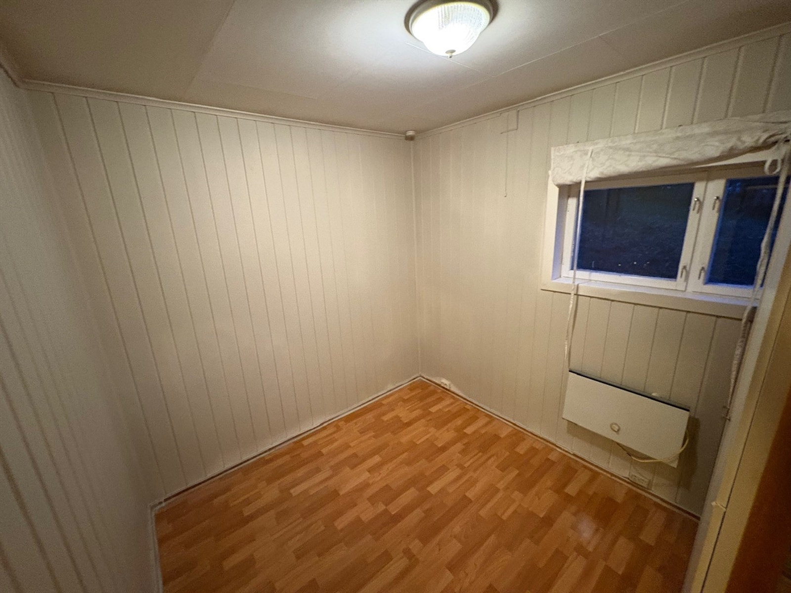 Lyst soverom med direkte adkomst til eget bad. Galleribilde