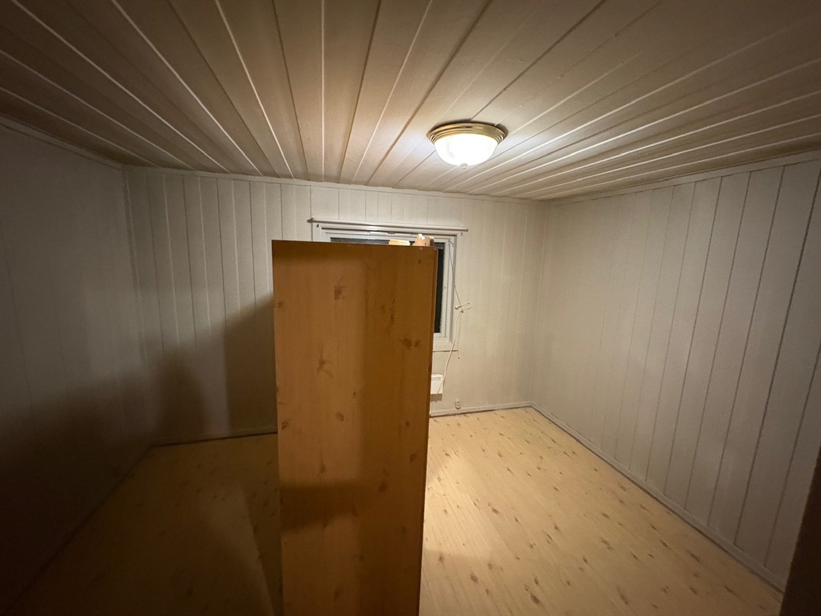 Boligen har totalt 3 soverom. 2 av rommene er i boligens 1.etasje. Galleribilde