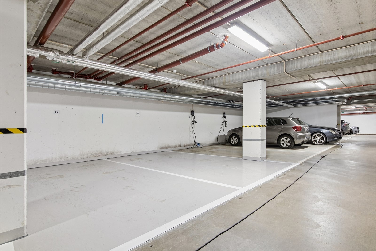 1 parkeringsplass i lukket garasjeanlegg. Galleribilde