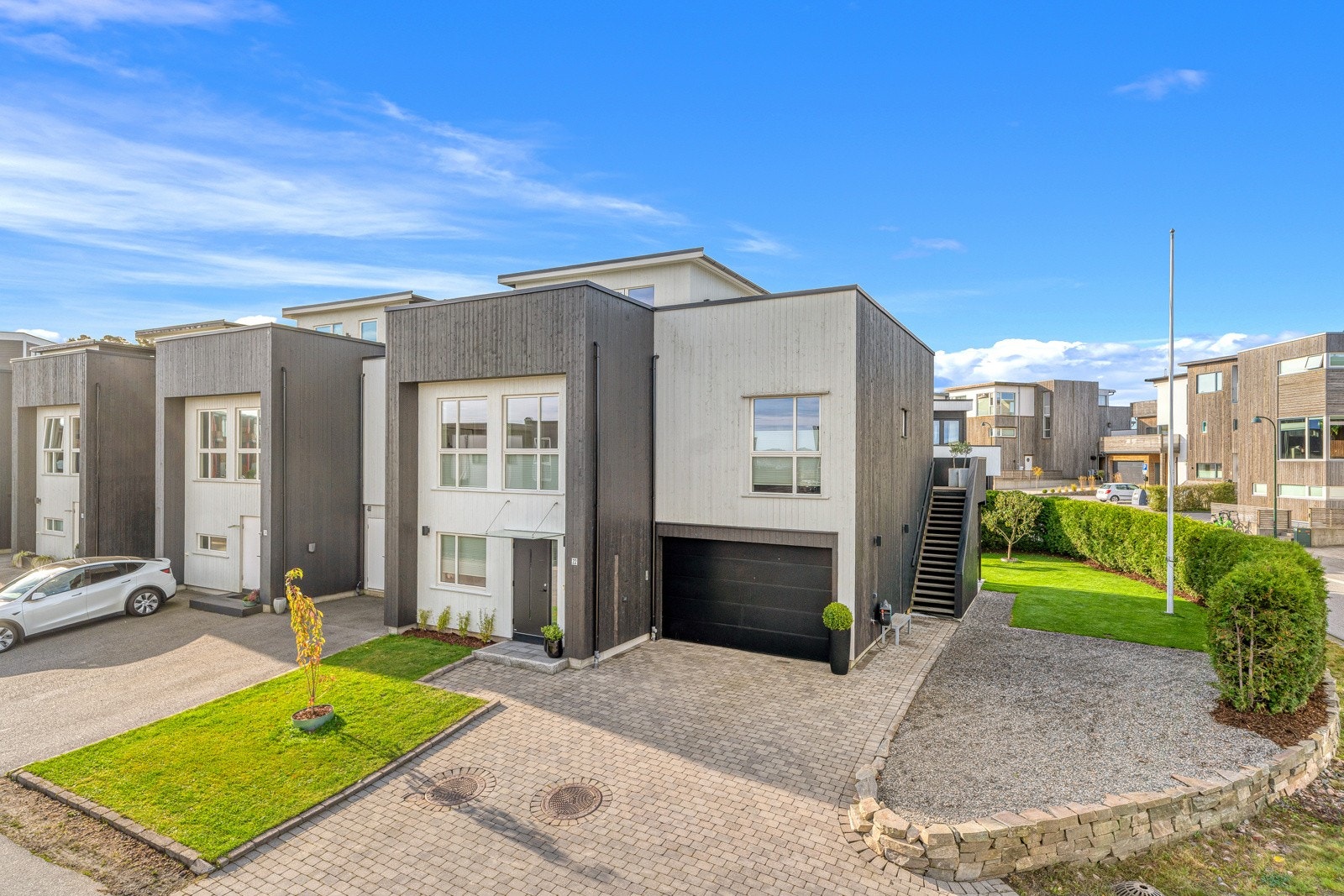 Romslig garasje 1,5 med direkte inngang til bolig via vaskerom/teknisk rom Galleribilde