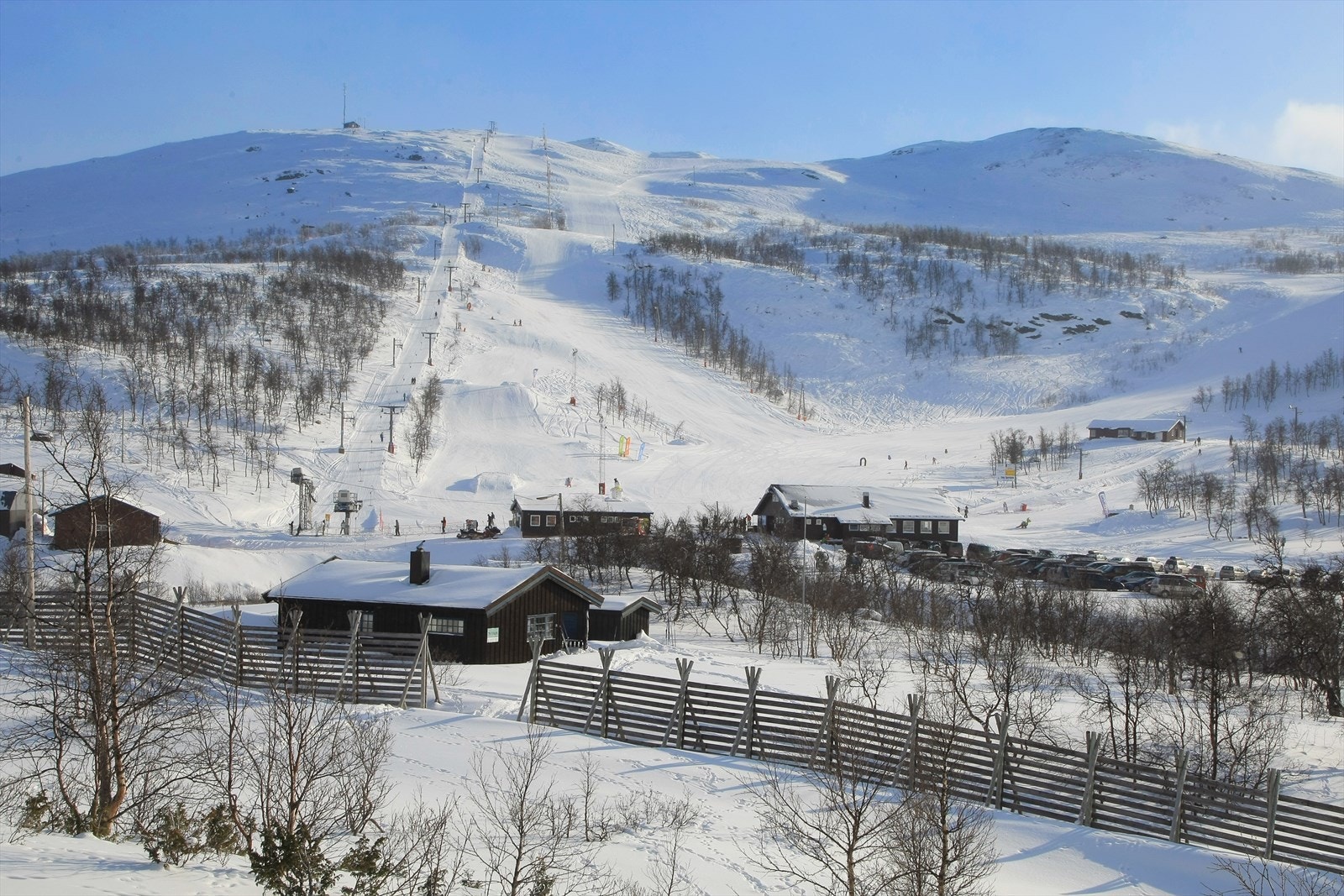 Fra eiendommen er det ca. 13 km. til Tyin-Filefjell Skisenter, som er et flott anlegg med hele 5 heiser og 14 nedfarter. Galleribilde