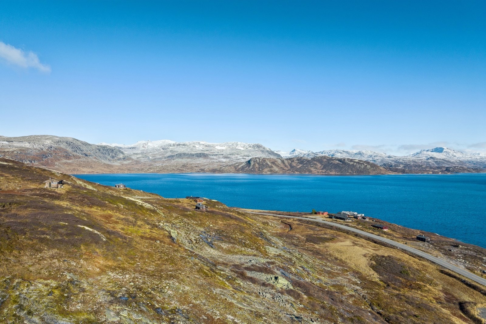 Enten du vil rusle langs stier eller ta skiene fatt, ligger turmål som Fondsbu, Tomashelleren og Slettningsbu innen rekkevidde - med kvista løyper vinterstid og merkede stier om sommeren. Galleribilde