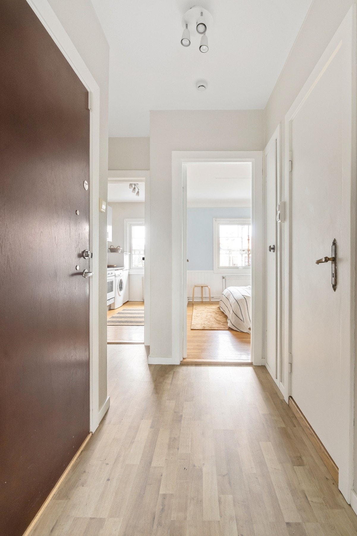 Entréen gir et fint utgangspunkt for etablering av en funksjonell garderobeløsning etter eget ønske. Galleribilde