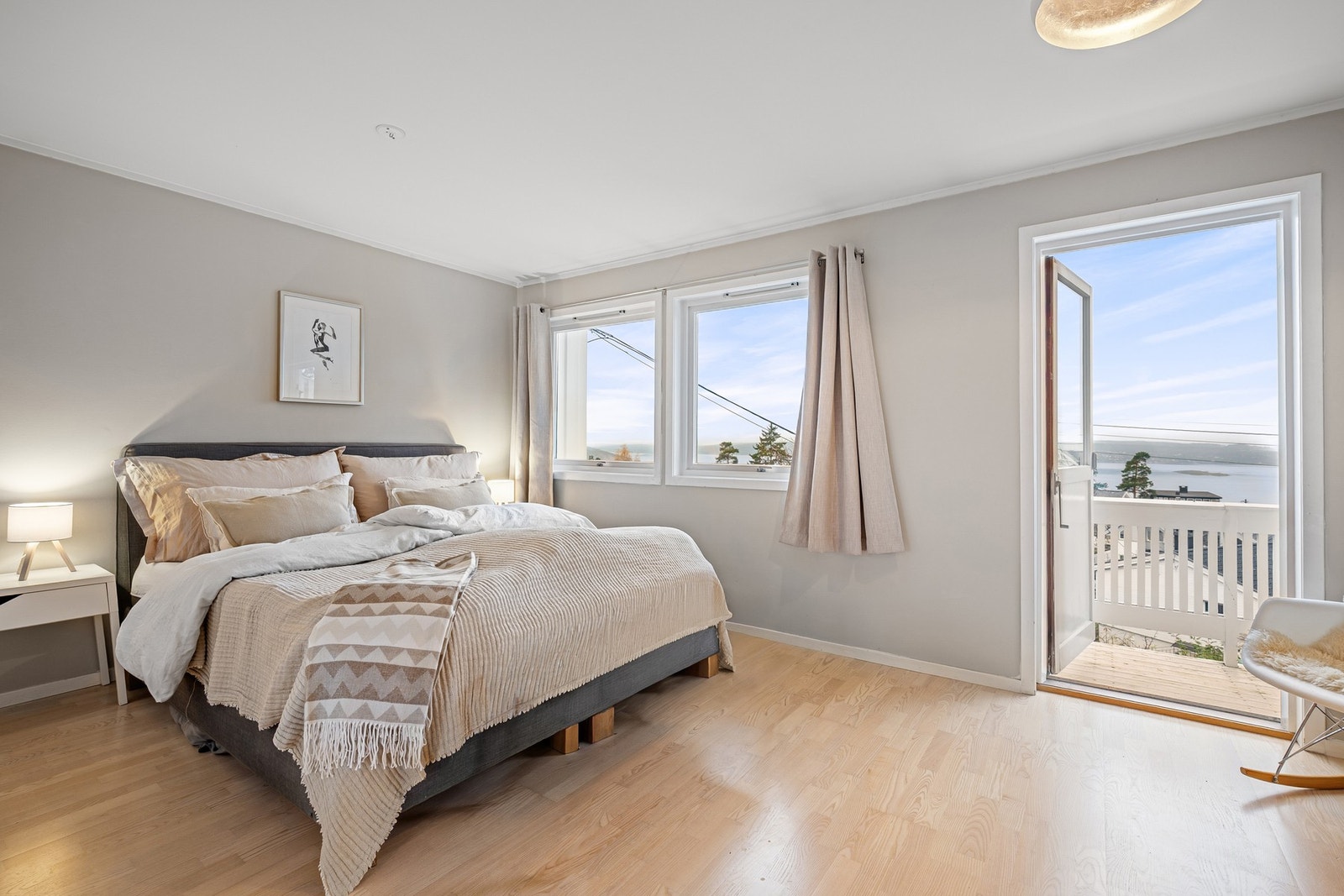 Svært romslig hovedsoverom Galleribilde