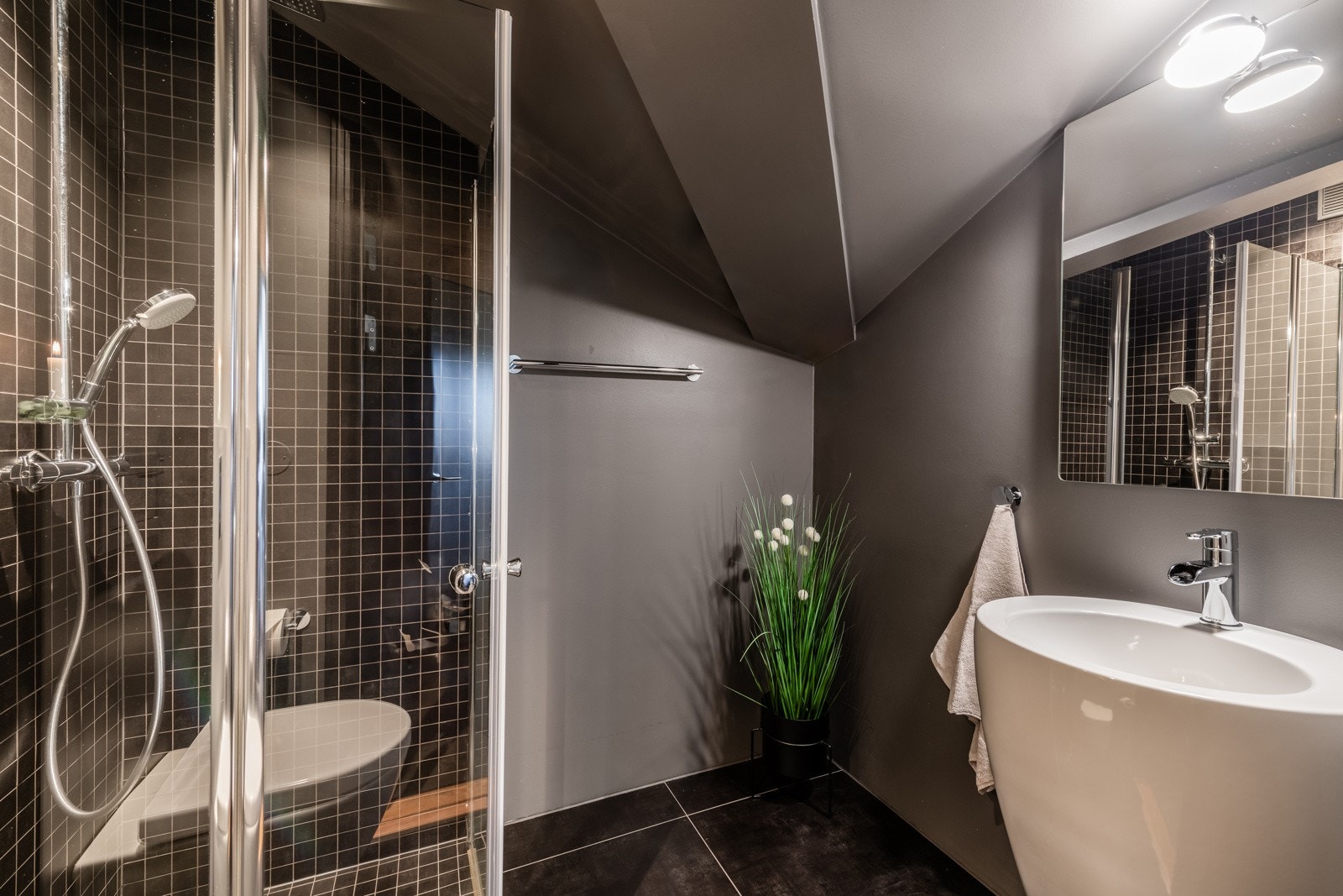 Flott bad med dusj Galleribilde