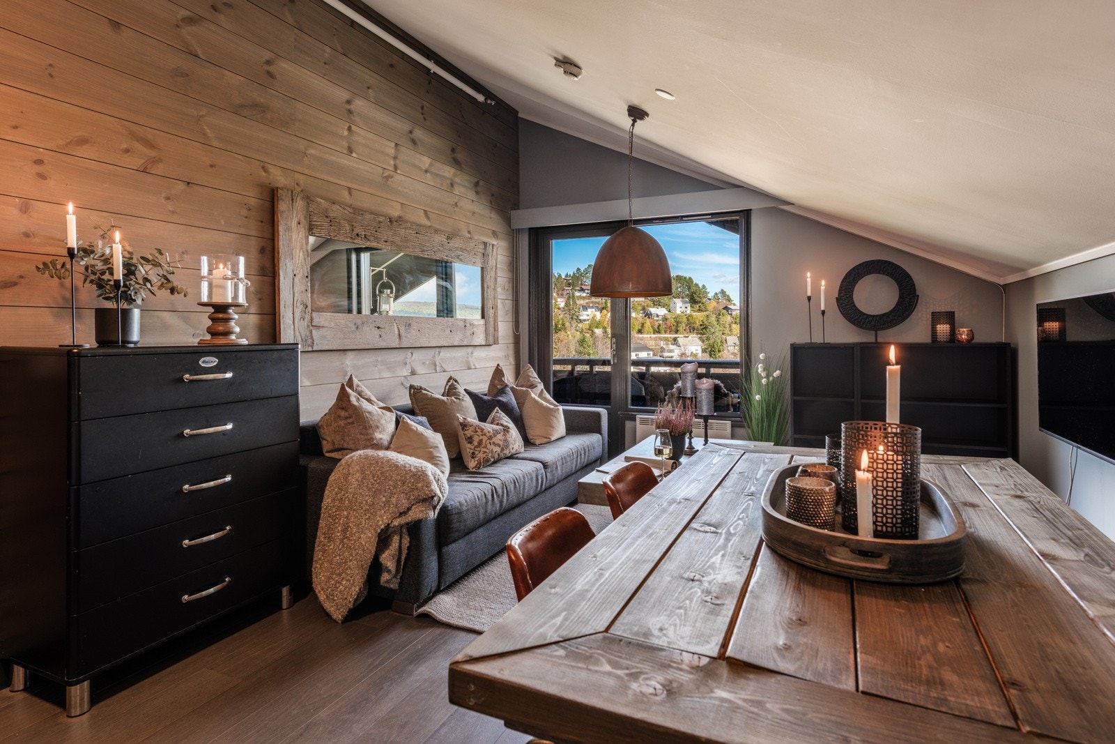 Eiendomsmegler MNEF Jannike Seljevoll Herleiksplass ønsker velkommen til denne koselige leiligheten på Highland Lodge Galleribilde