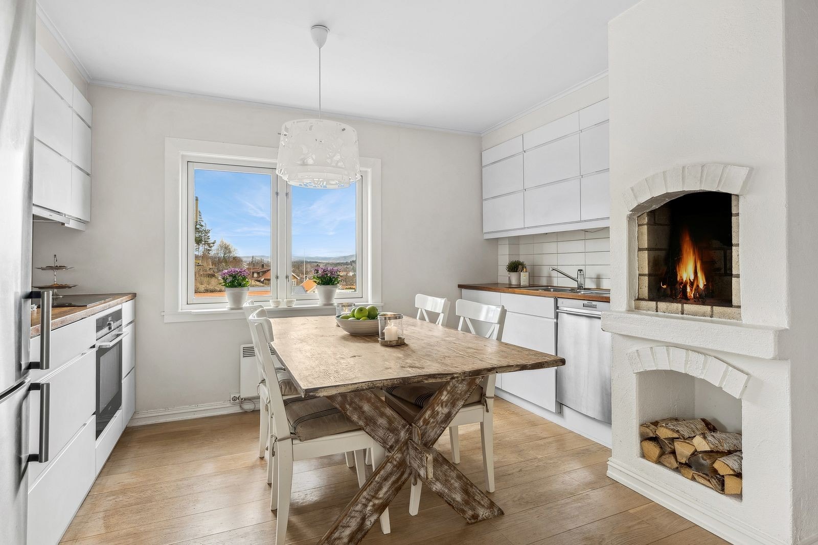 Peisen gir også en ekstra varm og lun stemning på kaldere dager Galleribilde