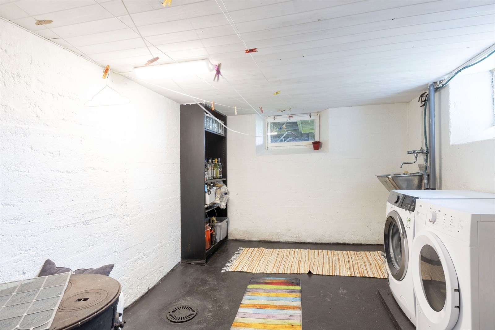 I kjelleren er det lagerrom/vaskerom Galleribilde
