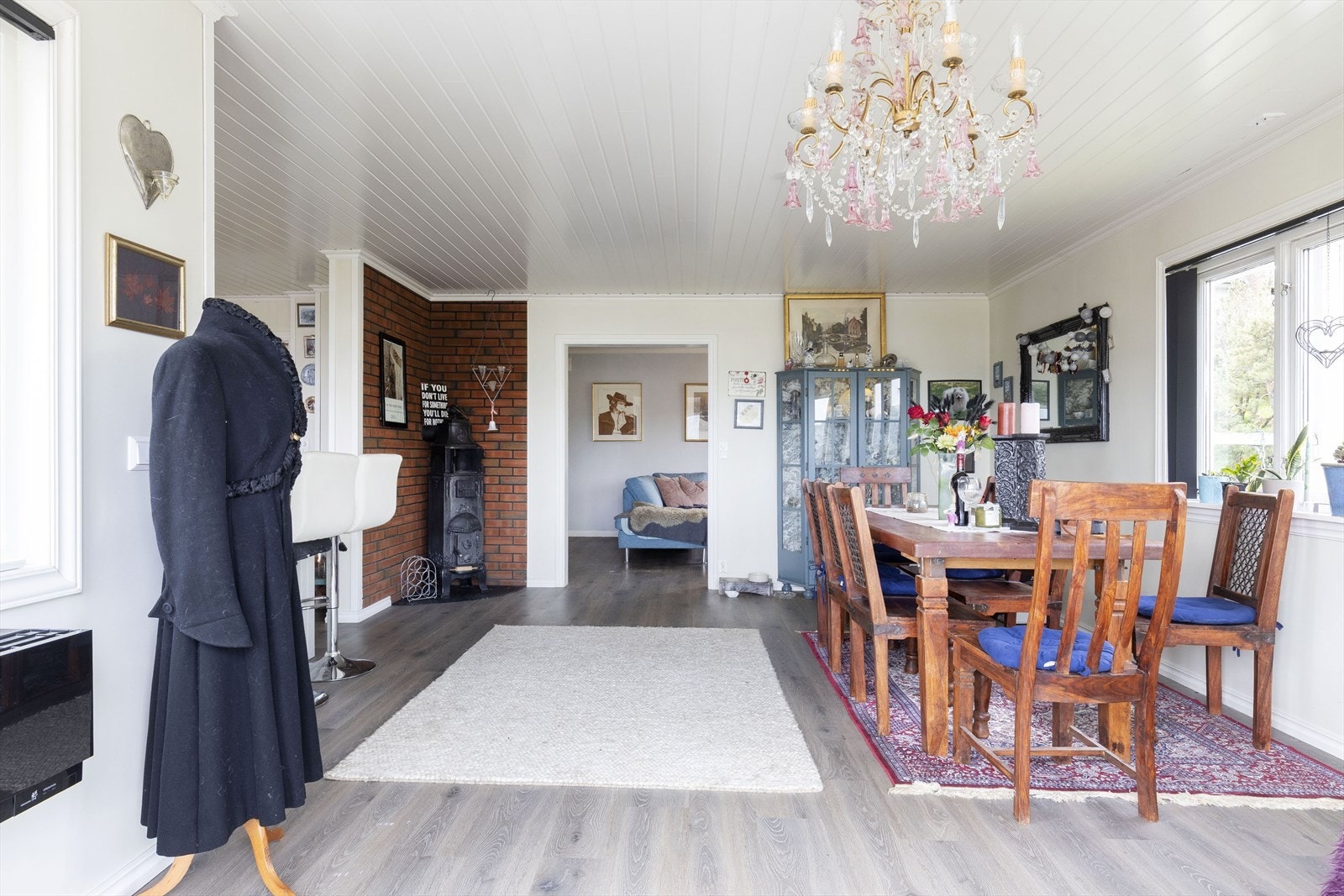 Plass til stor sittegruppe i stuen Galleribilde