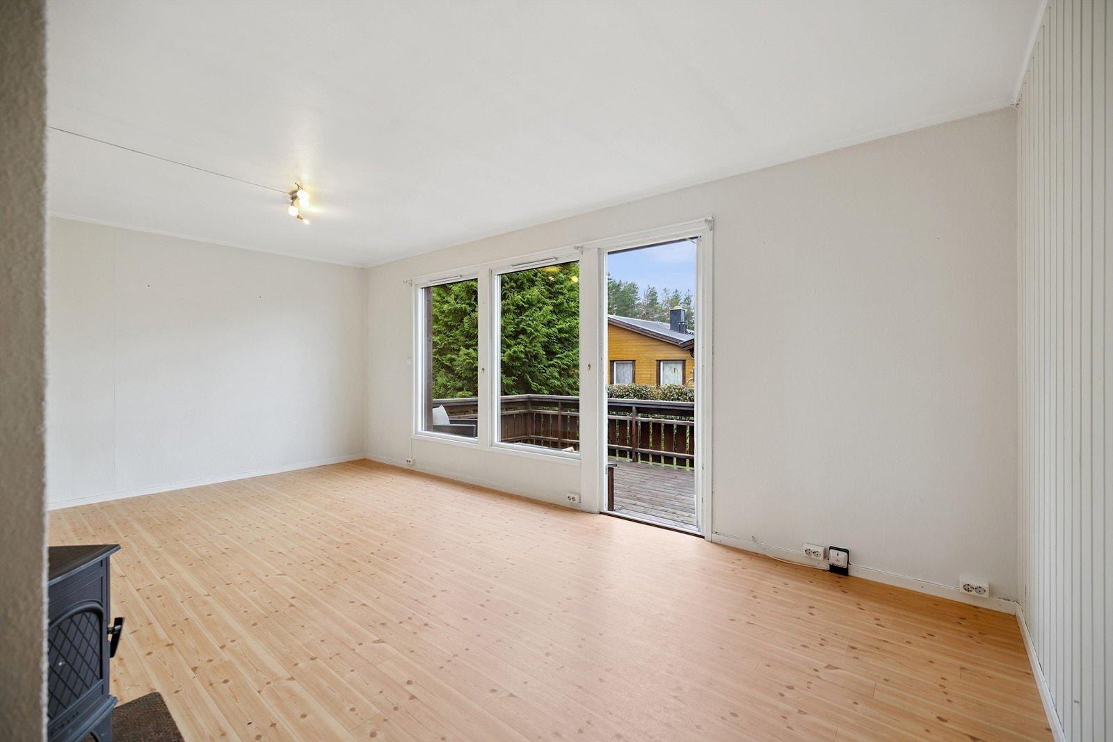 Stuen ooppleves som lys og hyggelig, og er lett å møblere og sette sitt eget preg på. Galleribilde