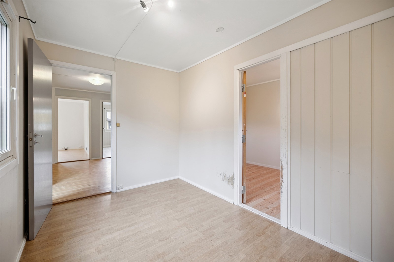 Soverom nr 2, med adkomst til bodrom. Galleribilde