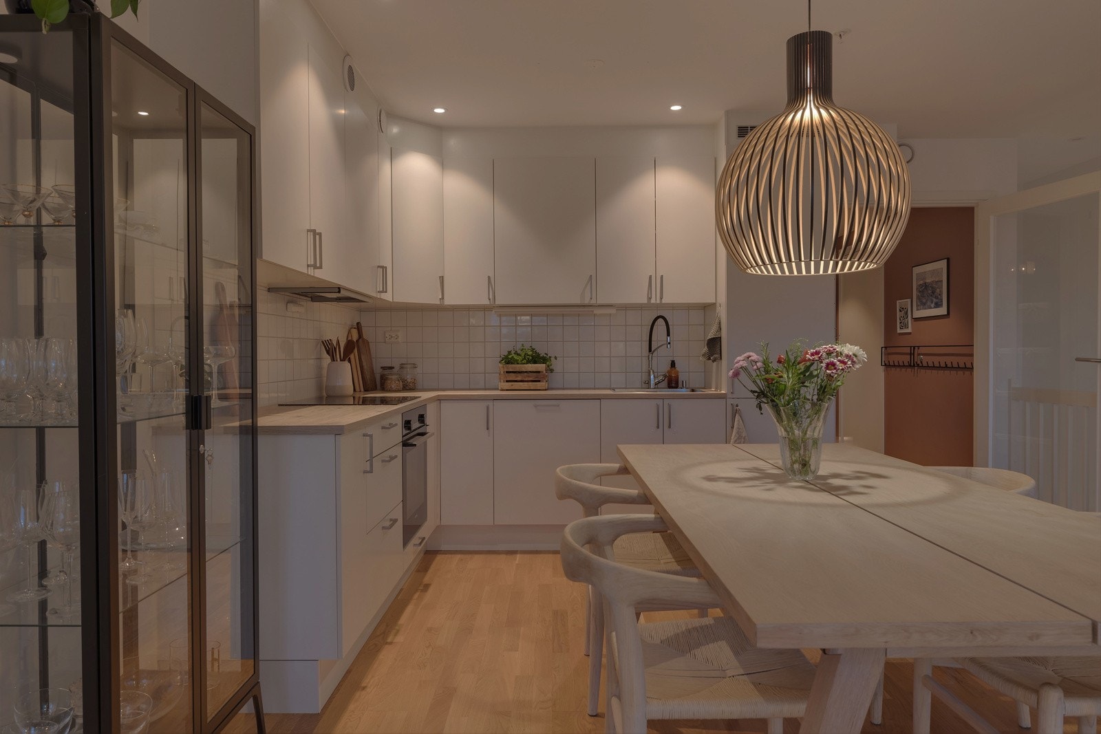 God med både skap- og benkeplass Galleribilde