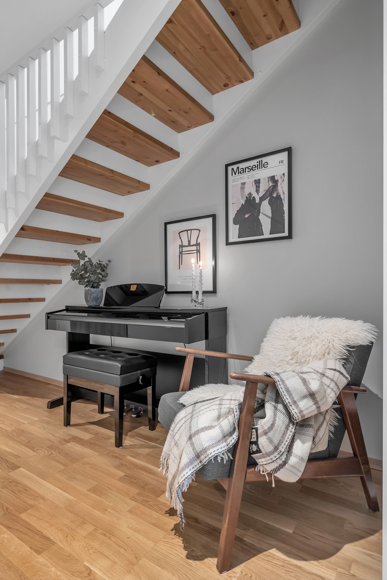 I hallen finner du plass til hjemmekontor, liten TV-stue o.l. Galleribilde