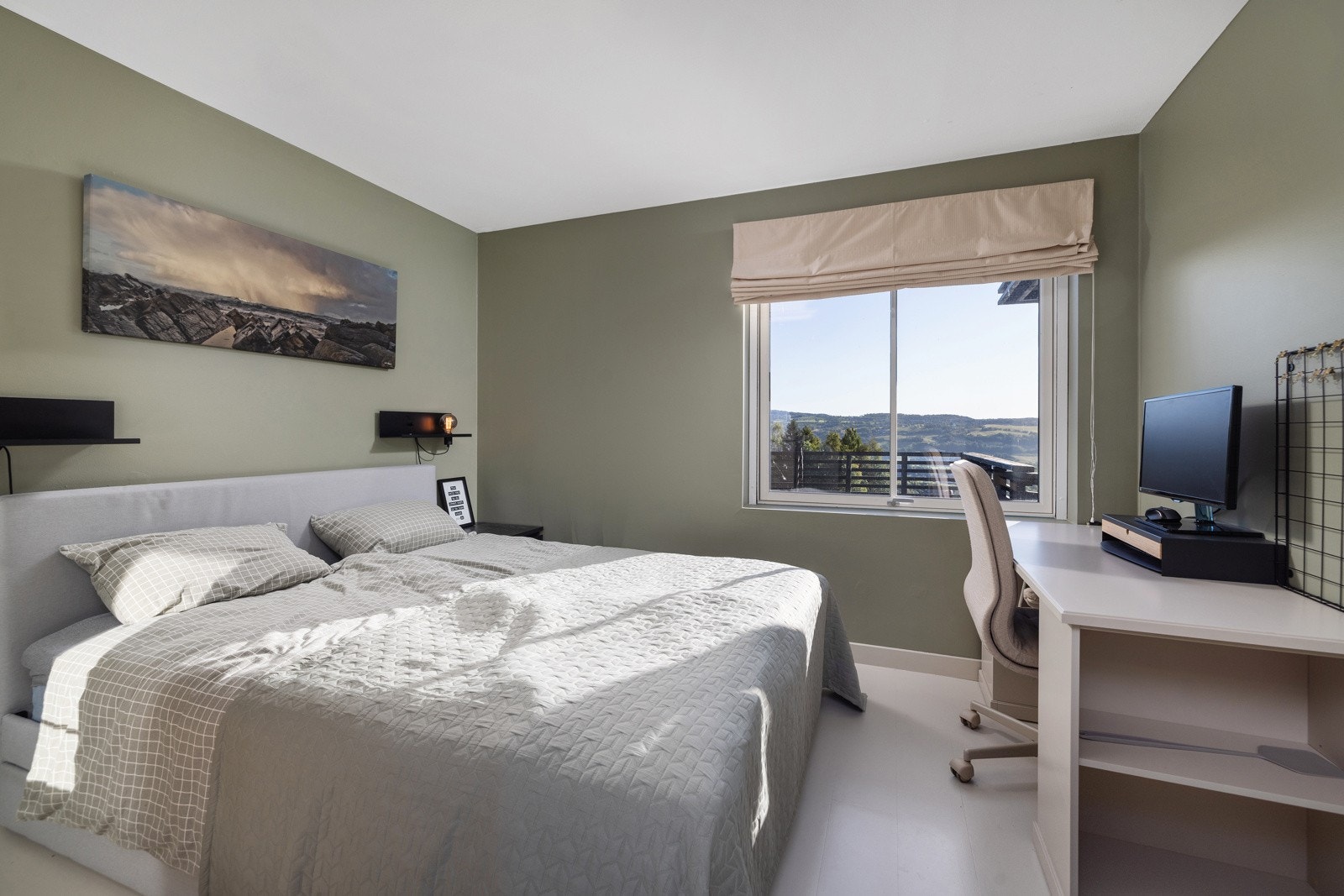 Boligen har totalt 4 soverom, hvorav 2 ligger i 1.etg. Galleribilde