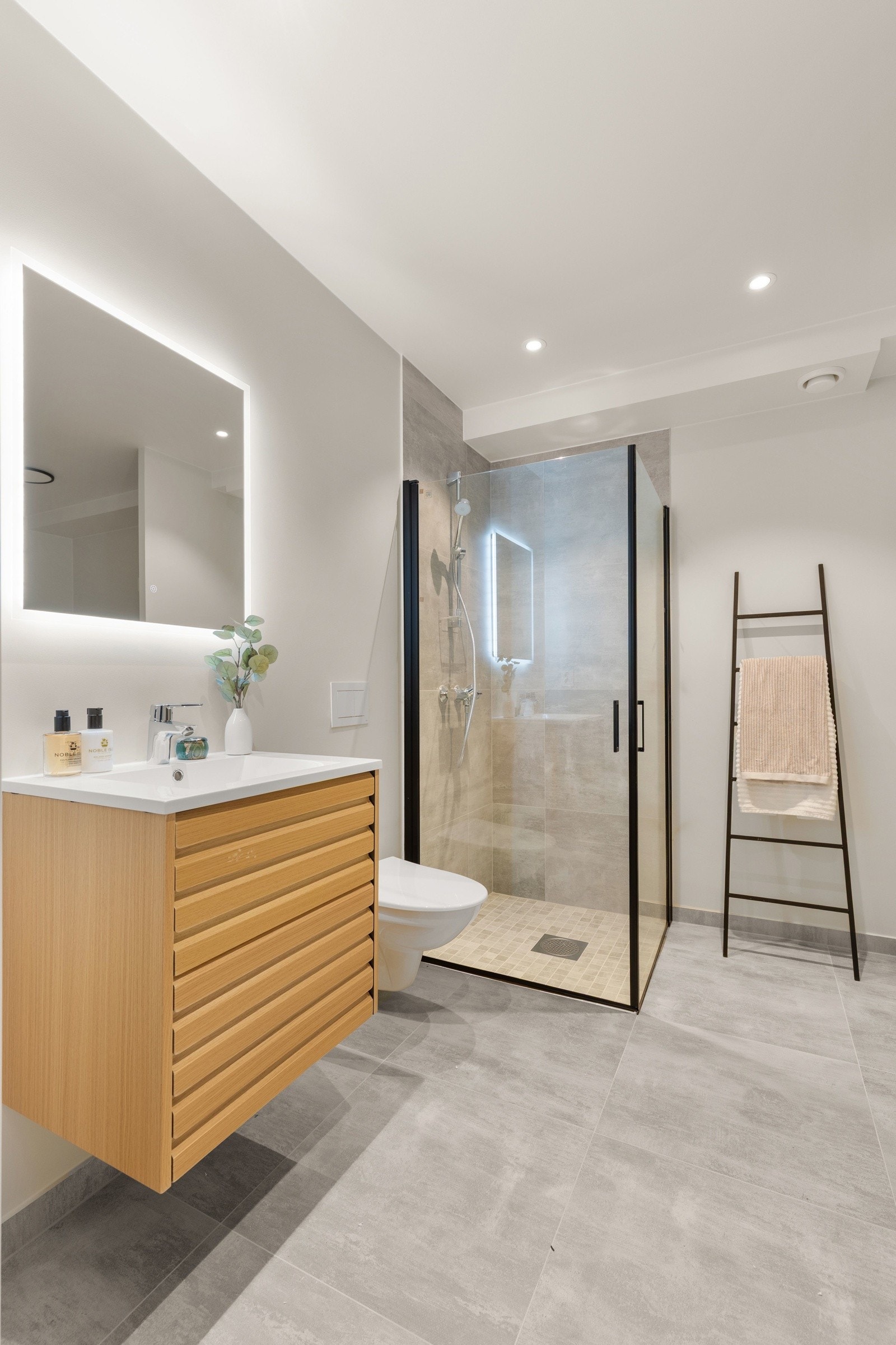 Bad i 1. etasje Galleribilde