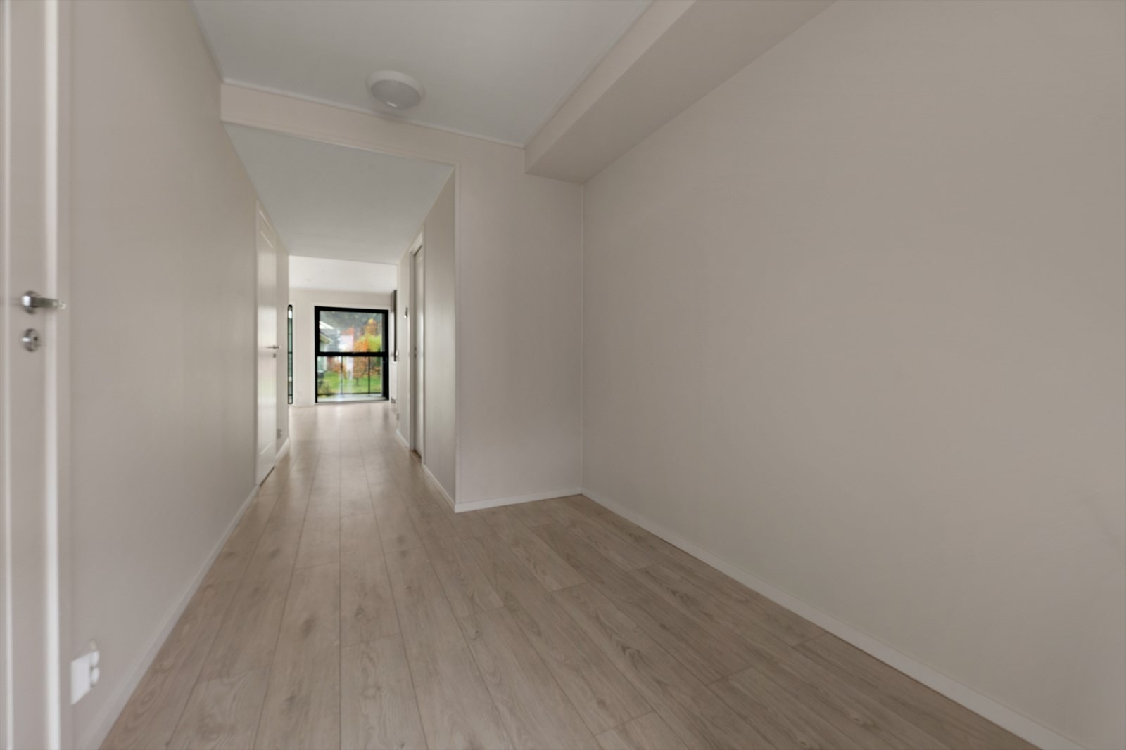 Umøblert bilde. Galleribilde