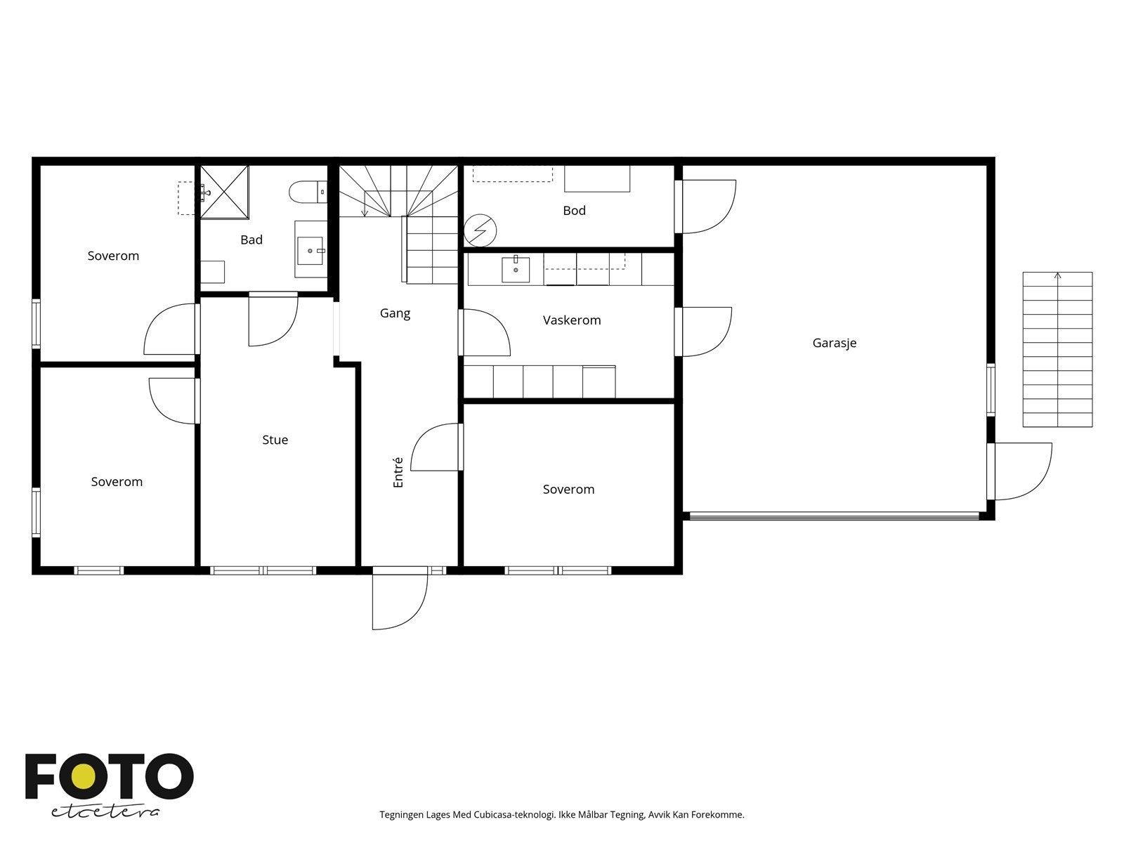 I underetasjen er det både TV-stue, flere soverom og vaskerom Galleribilde