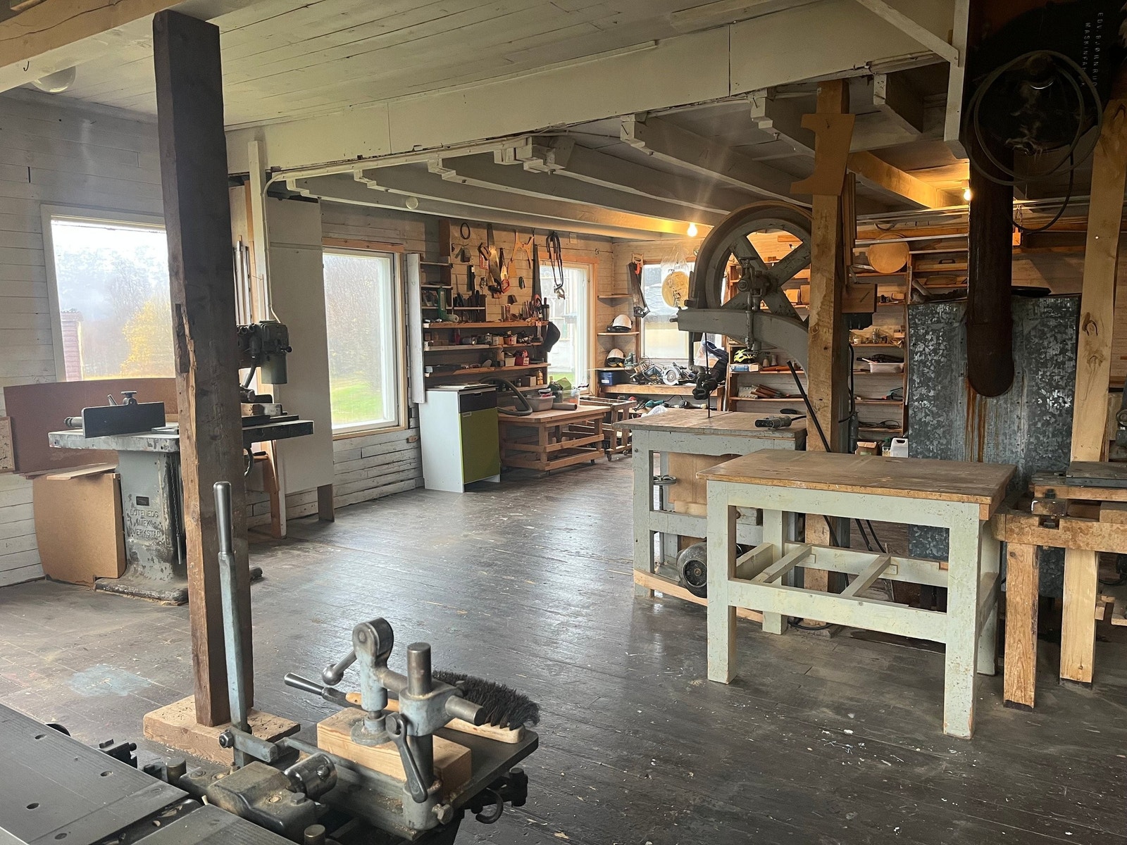 Stort snekkerverksted med mange muligheter. Galleribilde