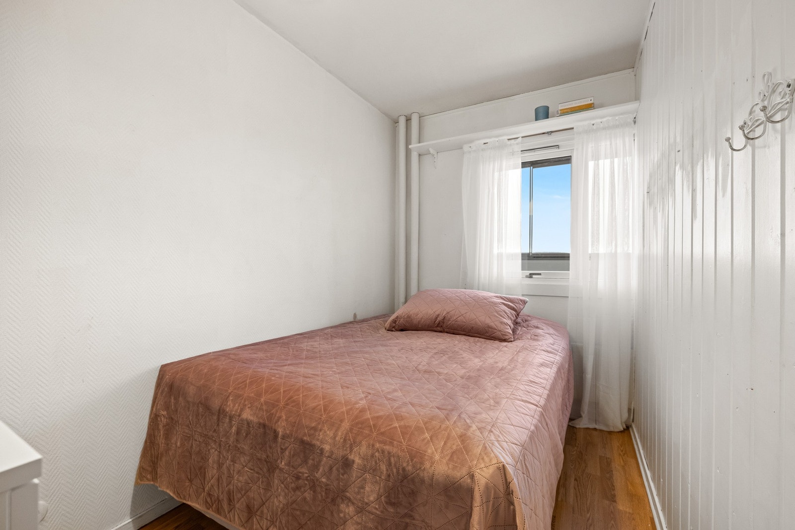 God plass til dobbeltseng. Galleribilde