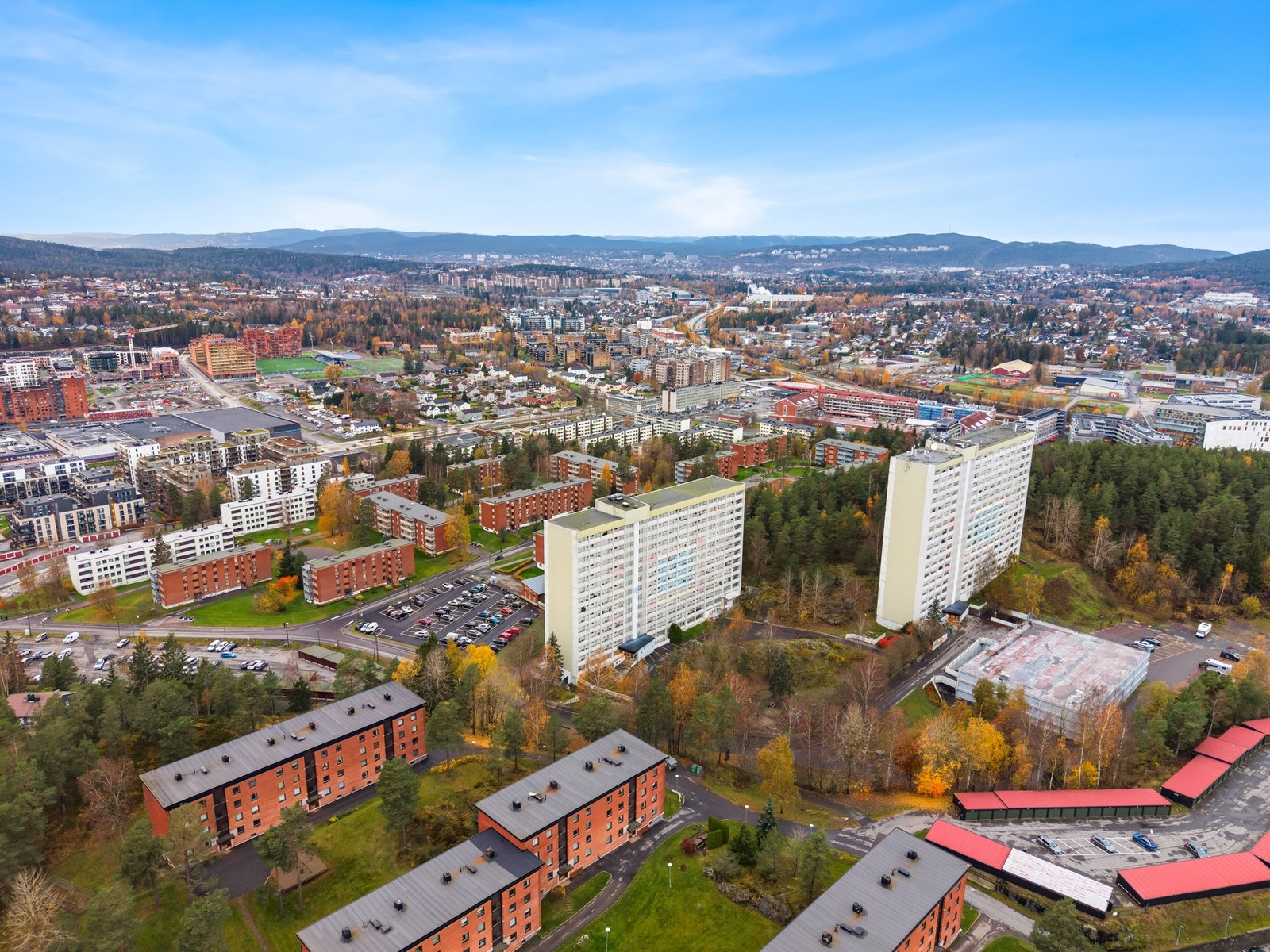 Leiligheten har en sentral beliggenhet nær kjøpesentre, offentlig transport og rekreasjonsmuligheter. Galleribilde