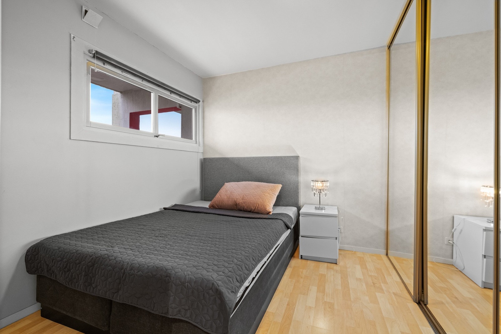 Fra entreen er det adkomst til hovedsoverommet. Galleribilde