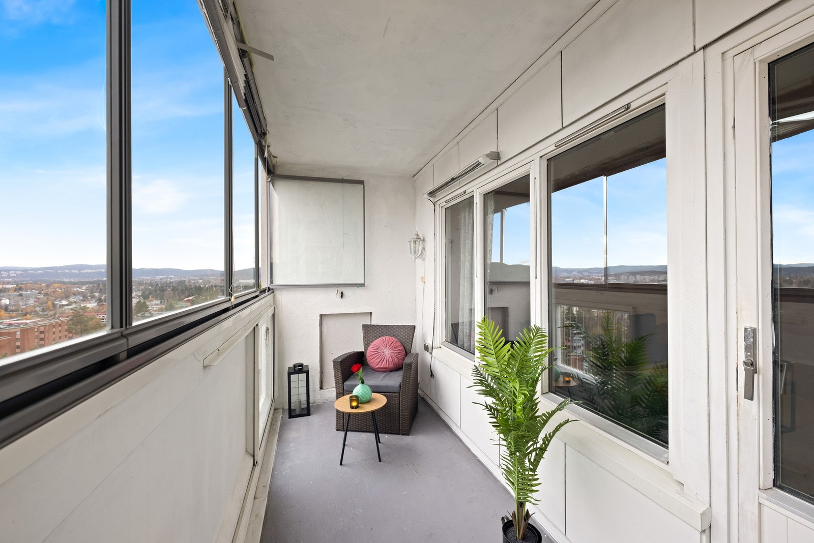 Her er det også adkomst leilighetens innglasset balkong. Galleribilde