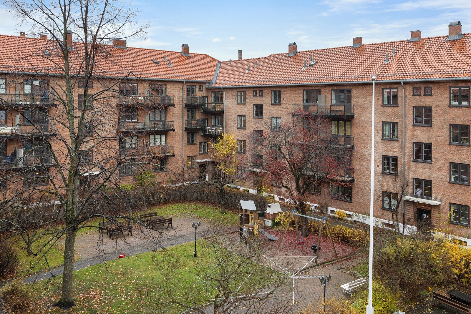 - Utsikt mot det flotte gårdsrommet - Galleribilde