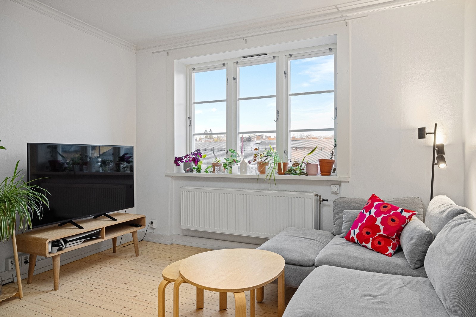 - Leiligheten har svært gode lysforhold og hyggelig utsikt, men små muligheter for innsyn - Galleribilde