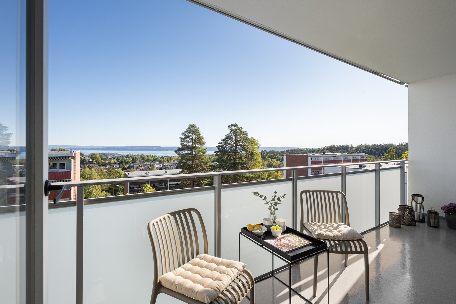 Boligen har balkong på begge sider Galleribilde