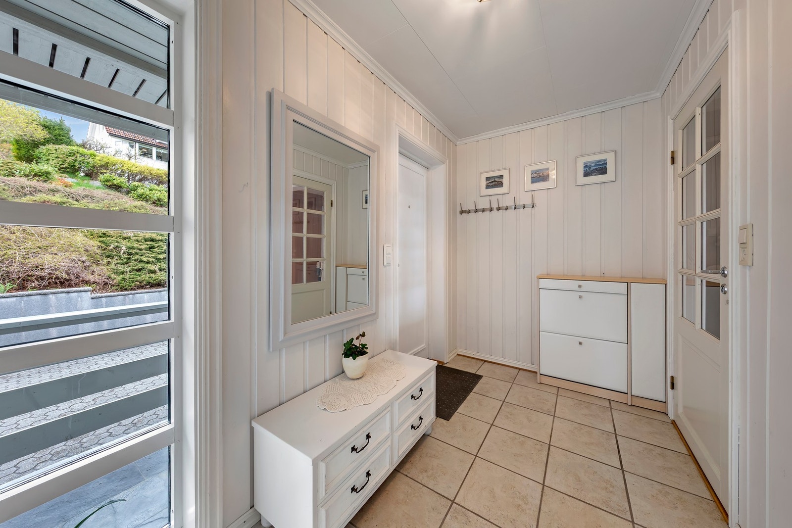 Gang/entrè med varmekabler i gulvet Galleribilde