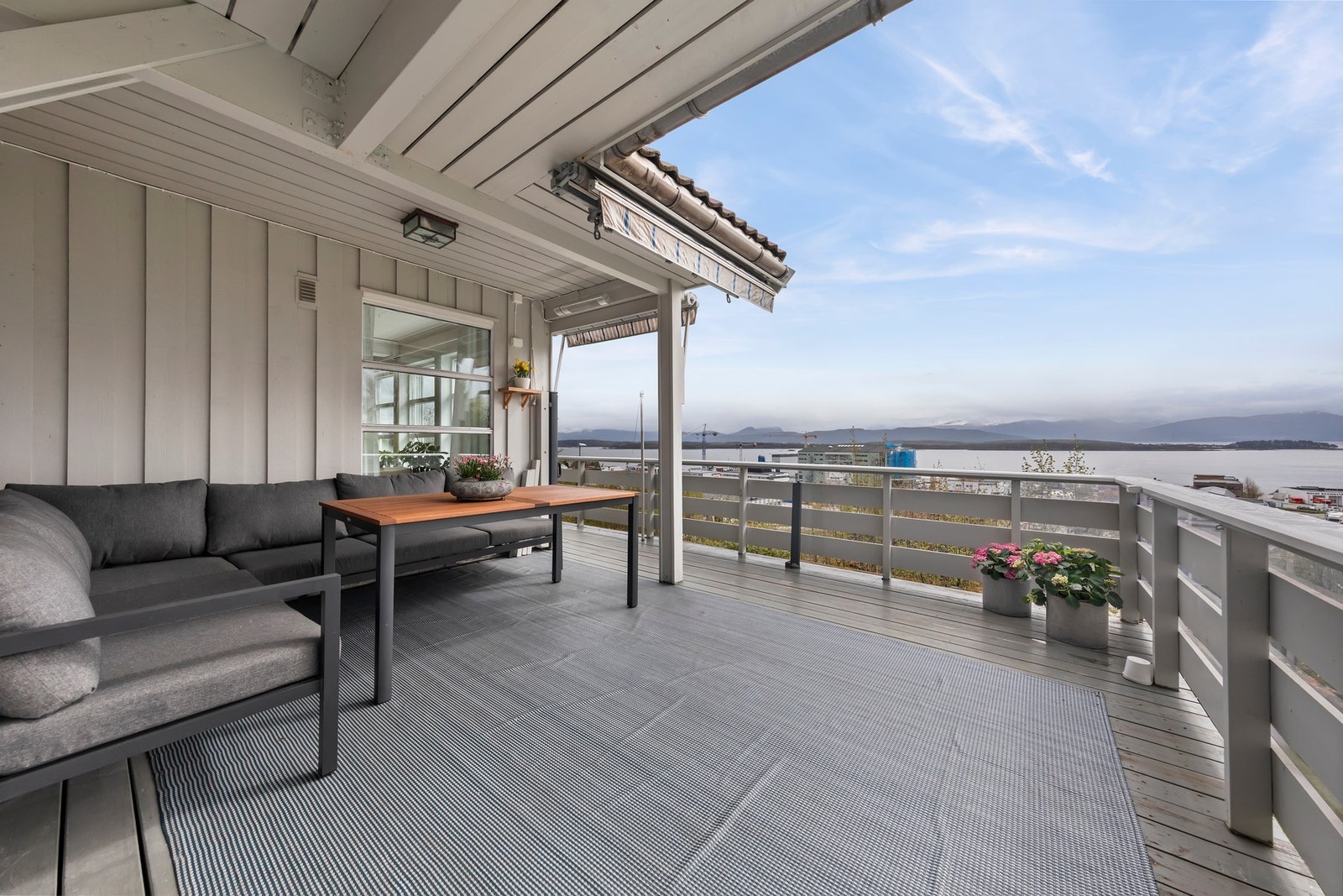 Fin utsikt fra verandaen Galleribilde