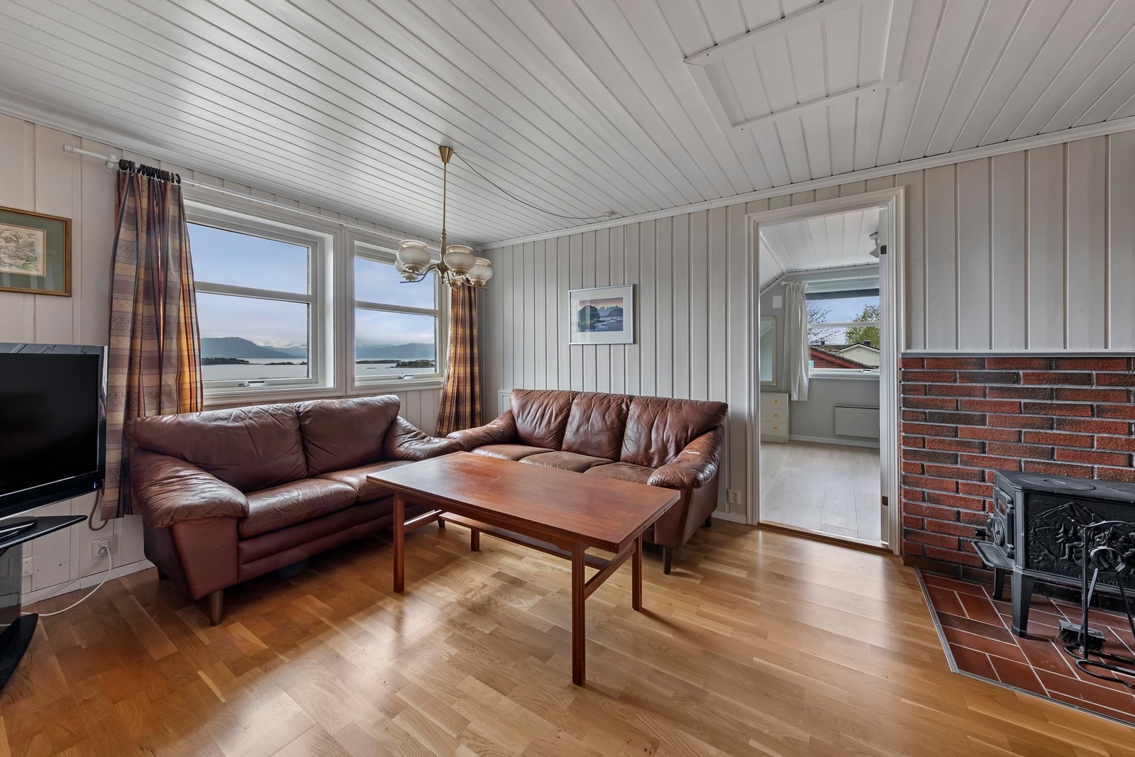 Loftstue med vedovn Galleribilde