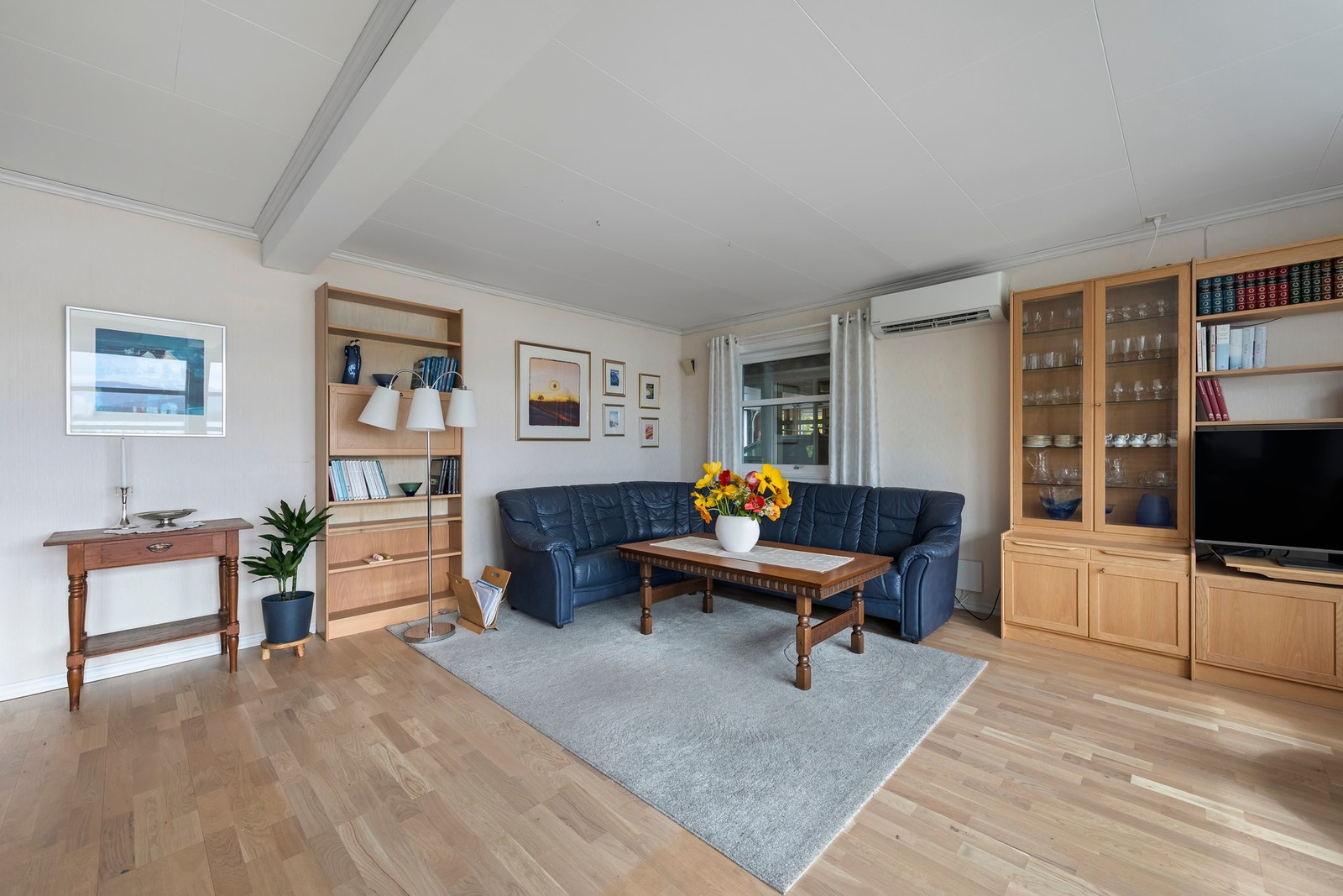 Her har man plass til en eller flere sofaer/stoler Galleribilde