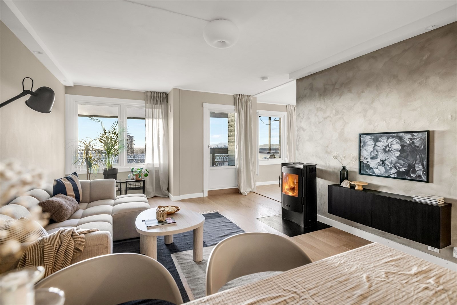 Velkommen til Othilie Tonnings vei 18B - en lys og innbydende 3-roms leilighet i 2. etasje, med attraktiv og barnevennlig beliggenhet på Grefsen. Galleribilde